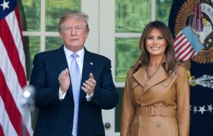 Этот свет распространяется только в одном направлении и может быть сильно сфокусирован - даже на большие расстояния