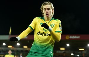 Звезда волков Траоре вынуждена играть без спонсора рубашки после опечатки